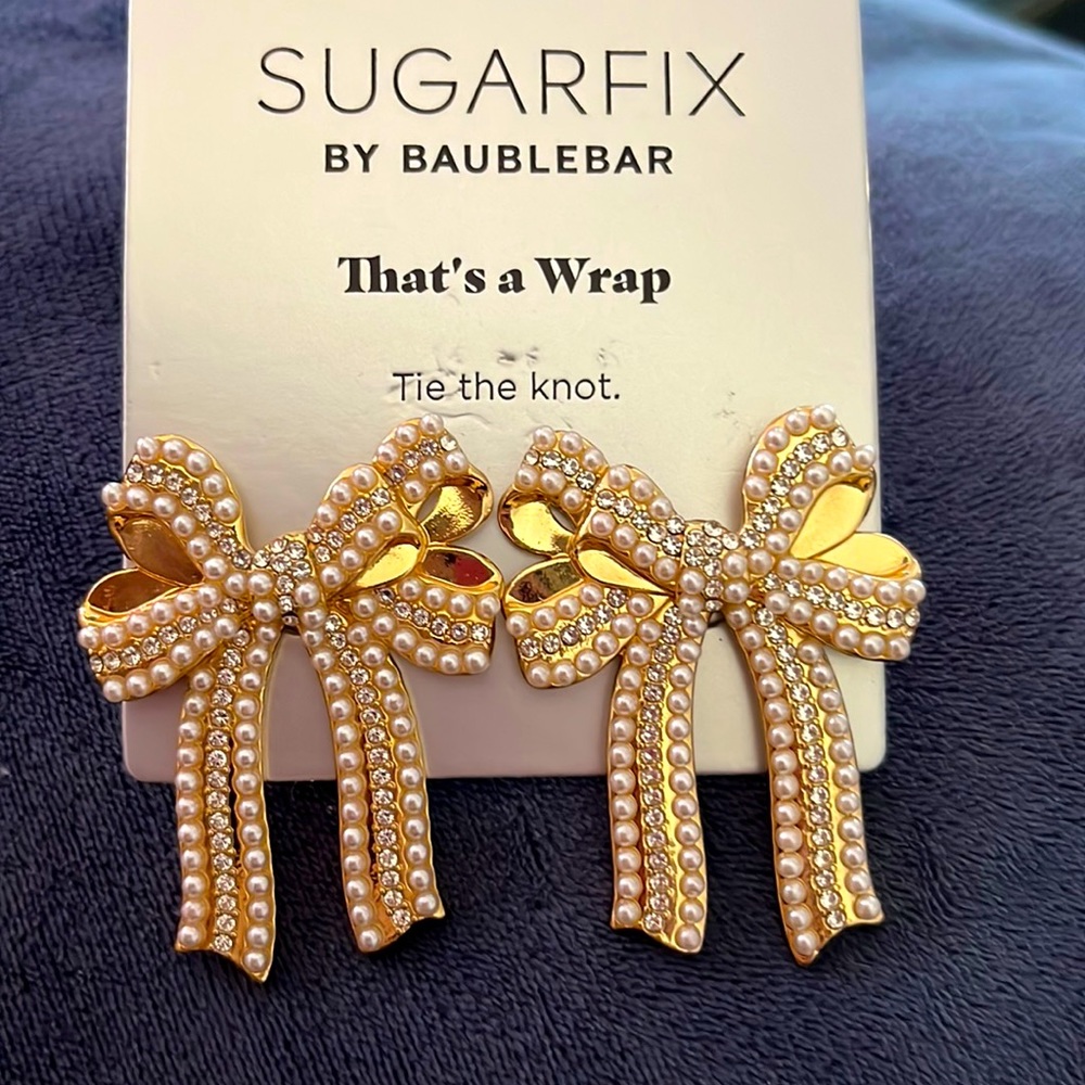 🎁♥️🎁Tie One On This Holiday Season🎁♥️🎁Baublebar